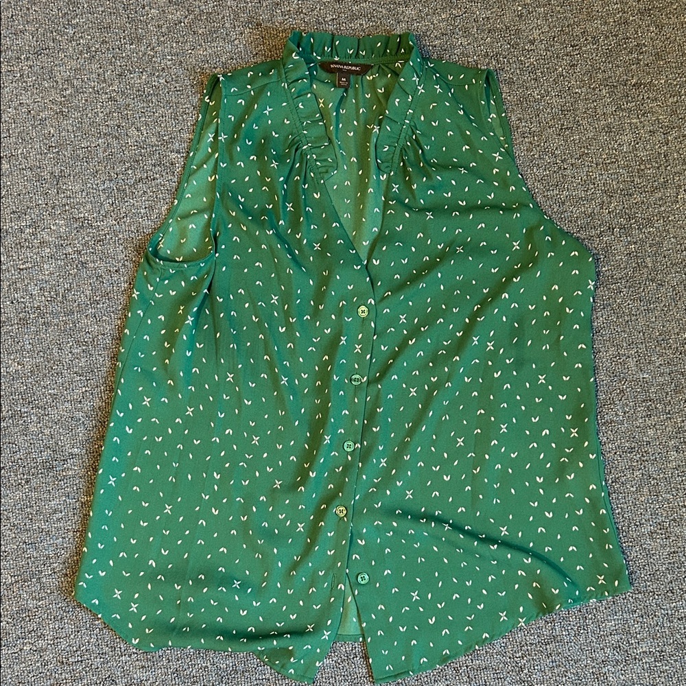 Banana Republic Teal-Green Sleeveless Button-Front Top with White Leaf Print
